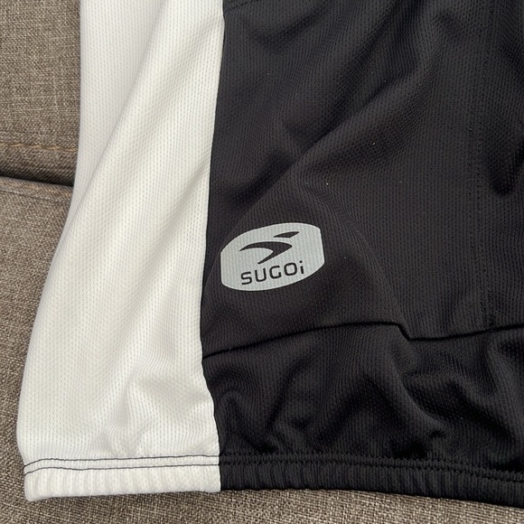 Cycling Jersey by Sugoi. Mens XL. Like new condition. - Picture 4 of 6